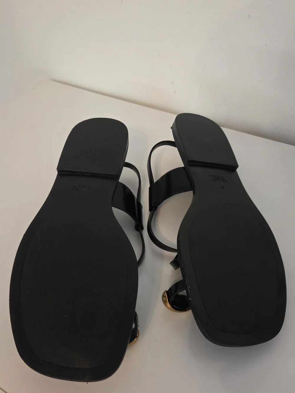 NEW Zara Black Sandals with Gold Toe Detail Eu 38 US 7.5/8 - Picture 3 of 4